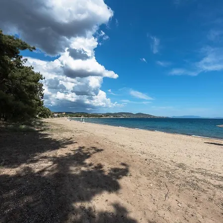 Mediterranee Beachfront Summer House By Luxlikehome Casa vacanze