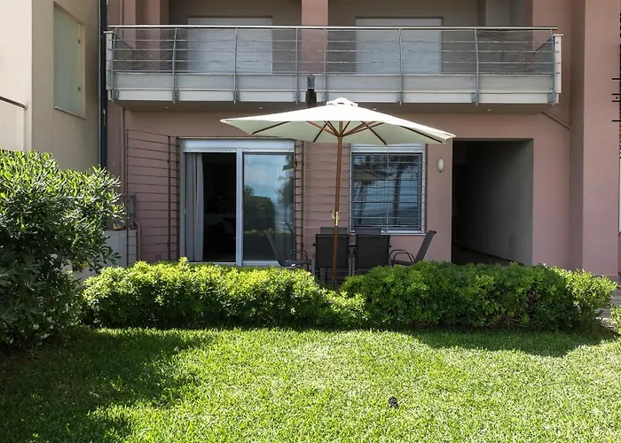 Mediterranee Beachfront Summer House By Luxlikehome 度假居